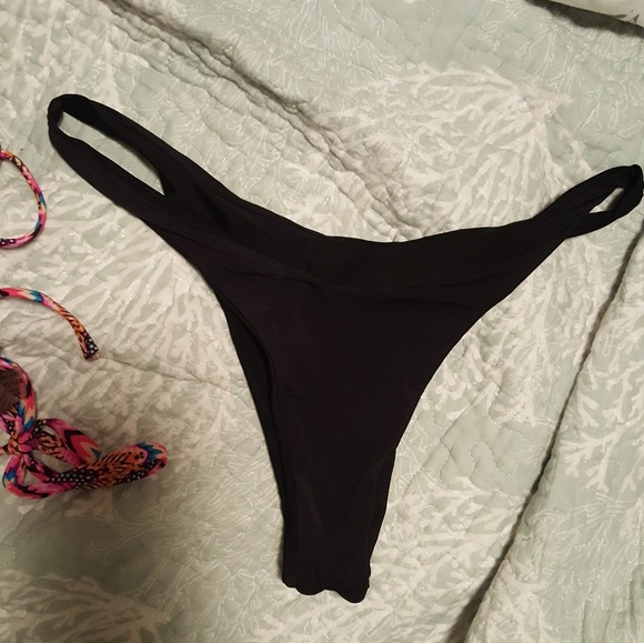 Bikini - Picture 2 of 3